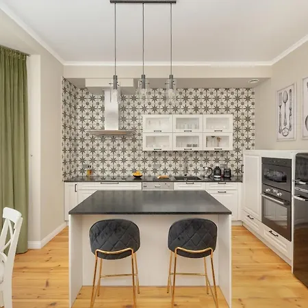 Апартаменты Aesthetic One Bedroom In By Renters