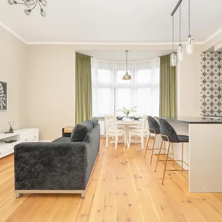 Апартаменты Aesthetic One Bedroom In By Renters