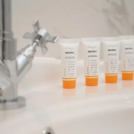 Aesthetic One Bedroom In By Renters * ヴロツワフ