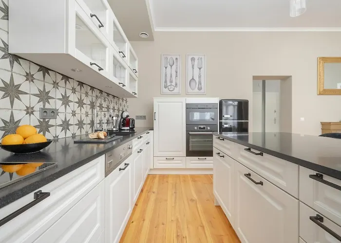 Aesthetic One Bedroom In By Renters Apartament *