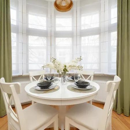 Aesthetic One Bedroom In By Renters Апартаменти *