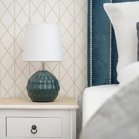 Апартаменти Aesthetic One Bedroom In By Renters