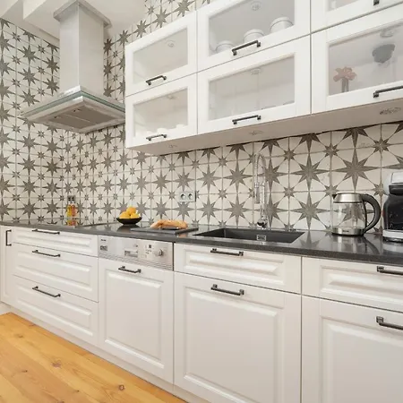 Aesthetic One Bedroom In By Renters *