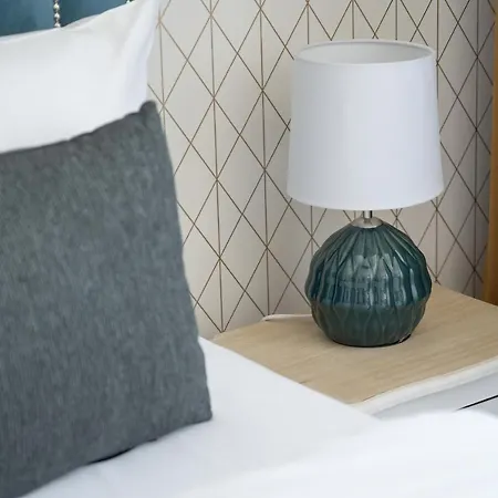 Aesthetic One Bedroom In By Renters Апартаменти *