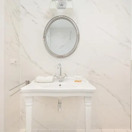 Aesthetic One Bedroom In By Renters *