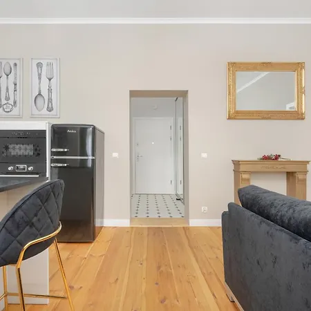 Aesthetic One Bedroom In By Renters Вроцлав